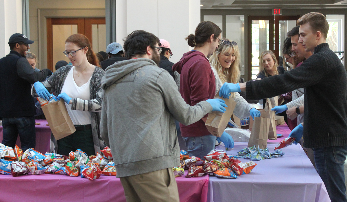 students packing lunches for the homeless