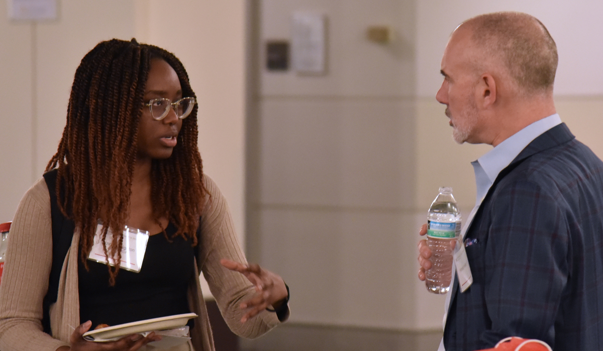 Law student talking to a LTI alumnus