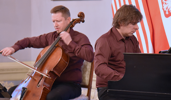 Cracow Duo, featuring cellist Jan Kalinowski and pianist Marek Szlezer
