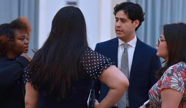 Alumnus talking with law students