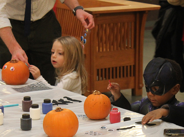kids decorating pumpkins